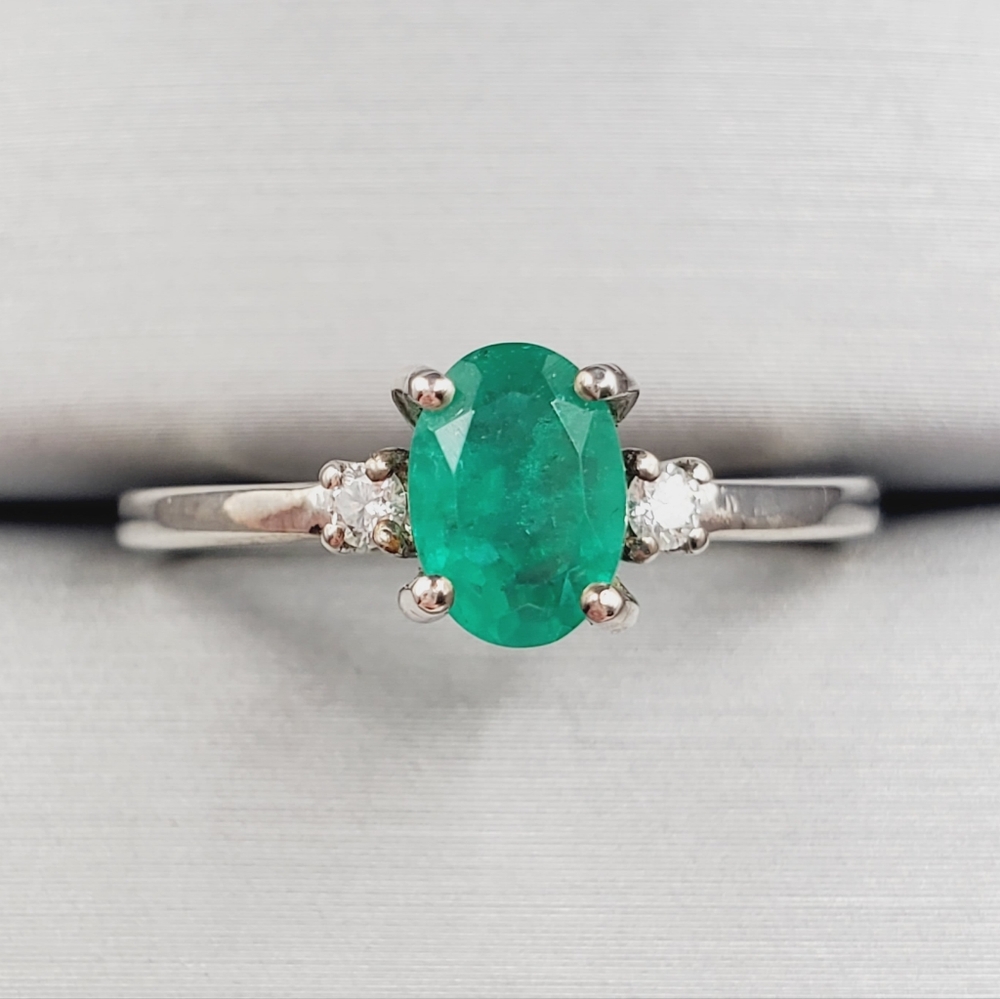 Emerald Green Quartz & Genuine Diamond 925 Sterling Silver Dainty Ring